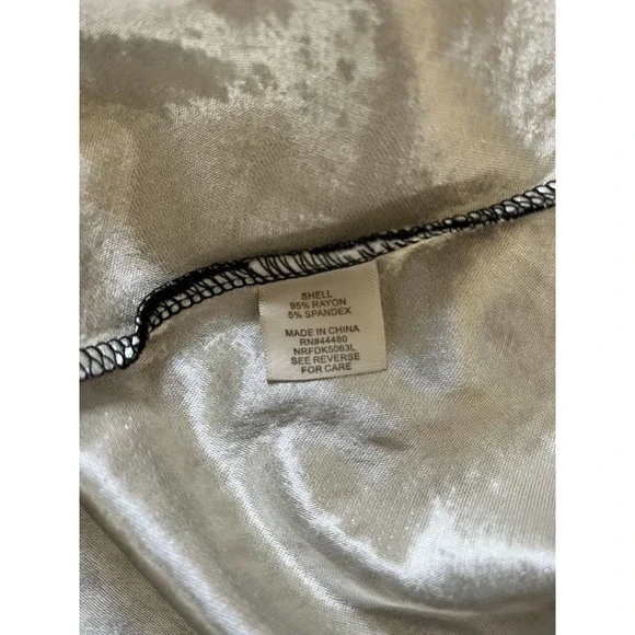 Love Fire Black Medallian Crochet Gold Metallic Holiday Party Dress Size Small - Picture 7 of 7